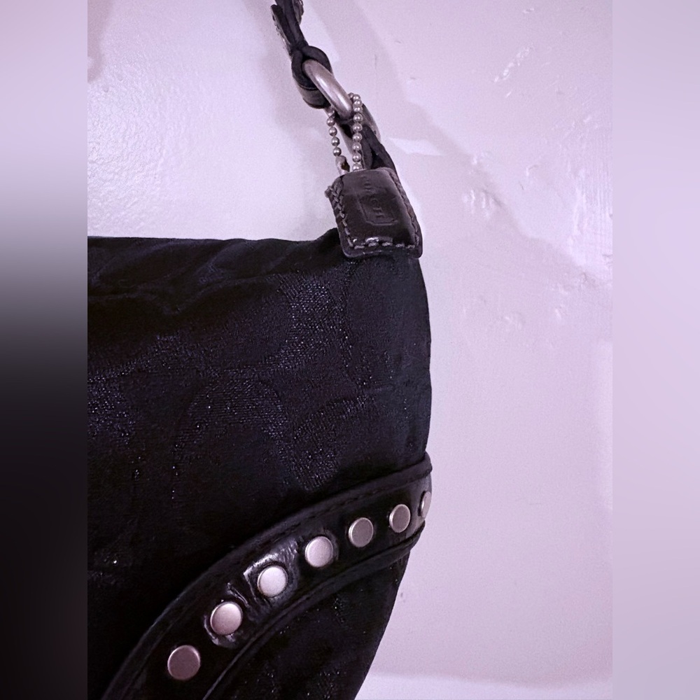 Black studded coach shoulder bag Y2K - Picture 2 of 2